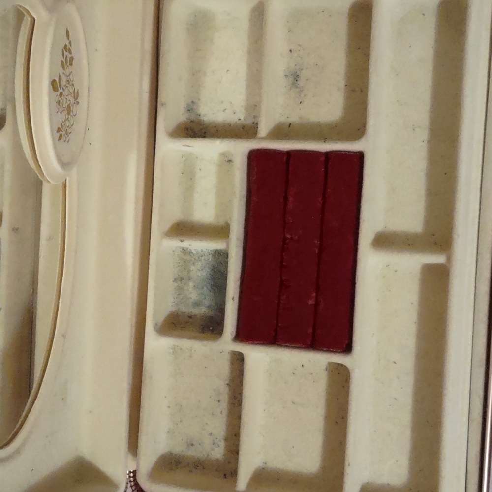 Red Velvet Jewelry Box - Picture 4 of 6